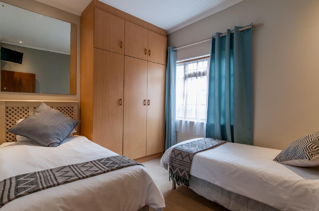 Lenore Guest House Порт-Елізабет Екстер'єр фото